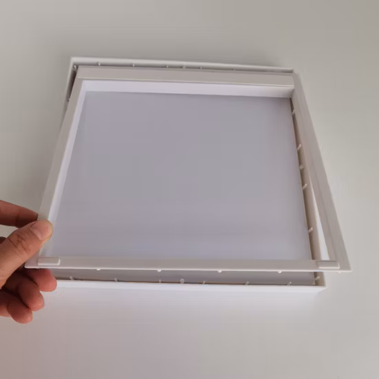 Klebebarer schwarzer Kunststoff-Mixtile-Bilderrahmen für die Fotomontage an der Wand